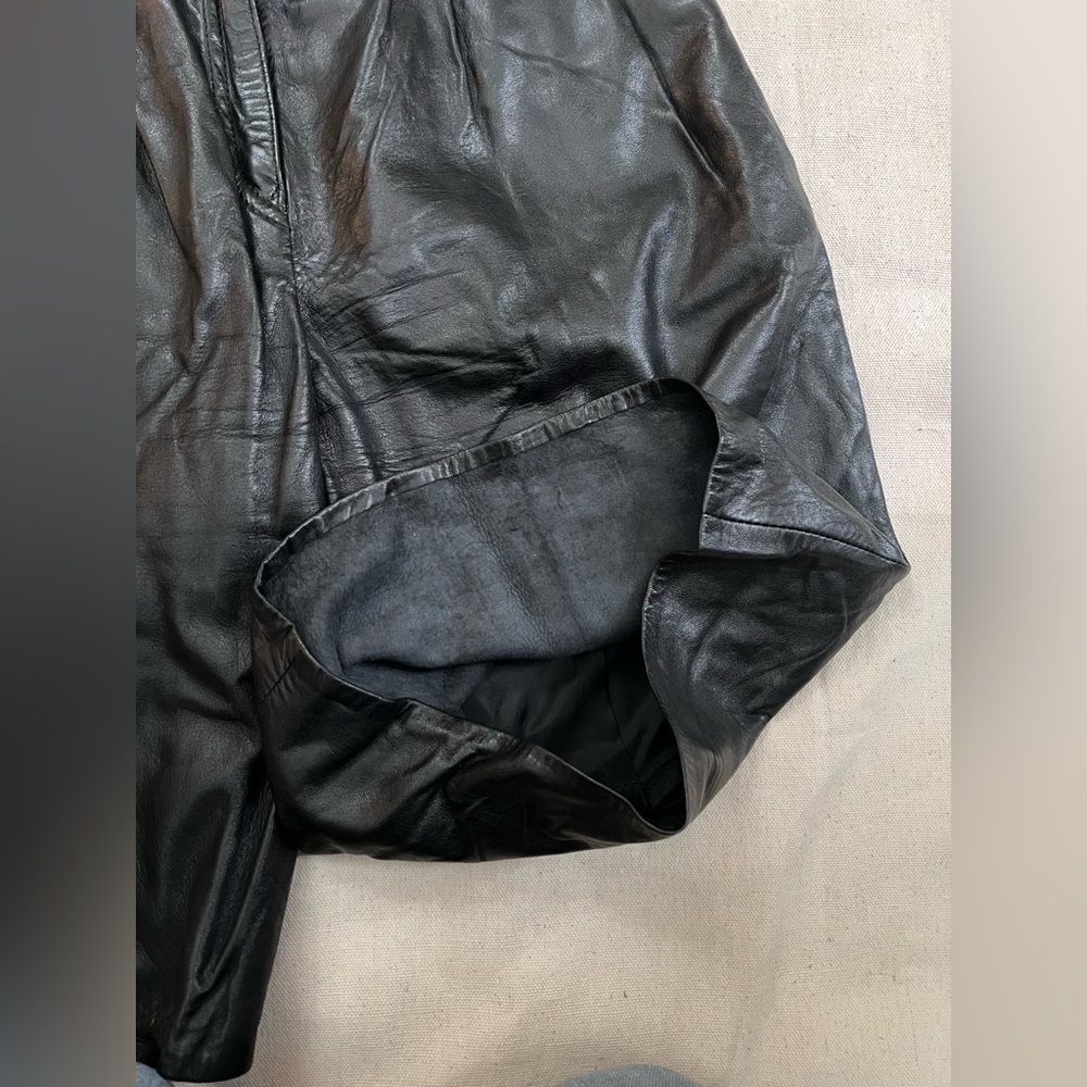 Rare 1980s Mondi Black Leather Jacket + Culotte Shorts Set - Picture 7 of 16